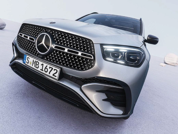 Frontal AMG del Mercedes CLA 35 con faros LED High Performance