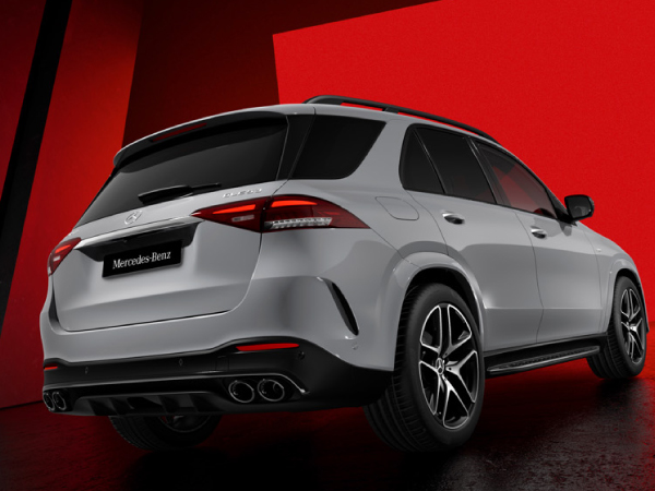 Parte trasera AMG con difusor y escape deportivo