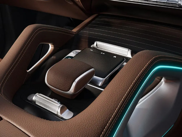 Puesto de conducción digital AMG con sistema MBUX