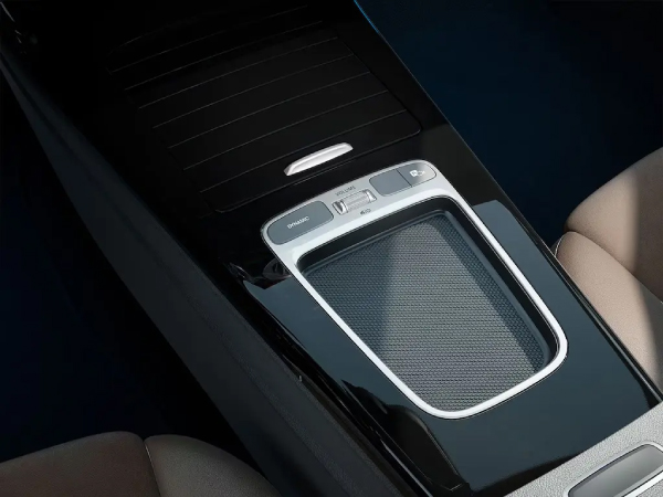 Puesto de conducción widescreen Mercedes-Benz CLS