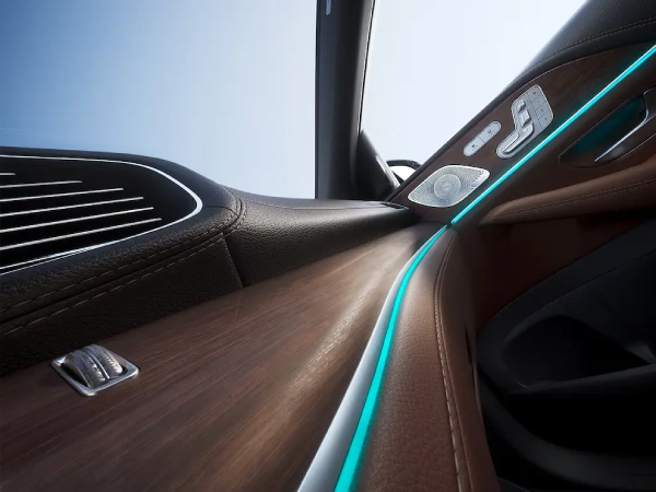 Asientos deportivos AMG con reposacabezas integrados