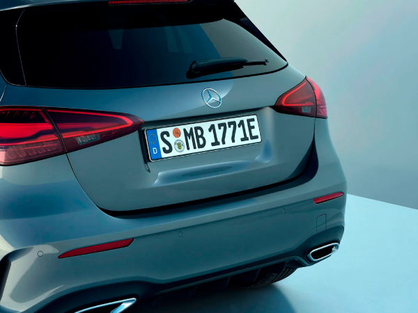 Parte trasera AMG con difusor y escape deportivo