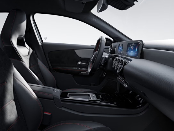 Asientos deportivos AMG con reposacabezas integrados