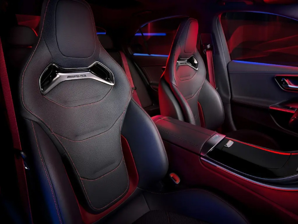 Asientos deportivos AMG con reposacabezas integrados