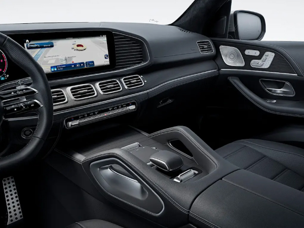 Puesto de conducción digital AMG con sistema MBUX