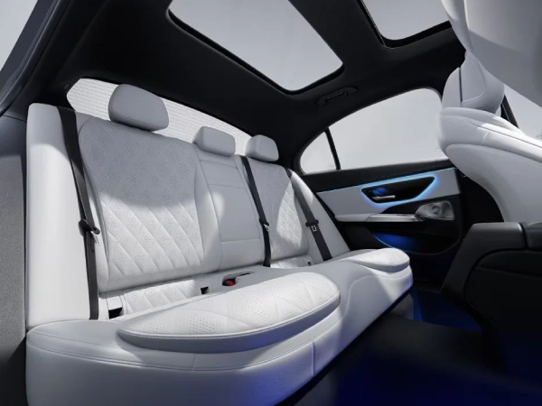 Asientos deportivos AMG con reposacabezas integrados