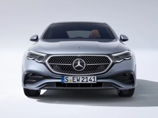 Frontal AMG del Mercedes CLA 35 con faros LED High Performance
